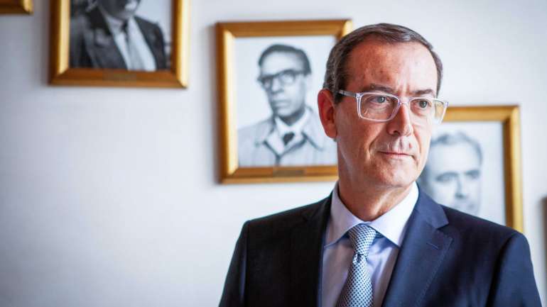 Miguel Guimarães diz que "a saída de médicos é uma situação preocupante"