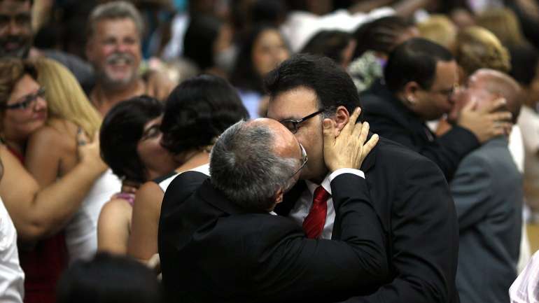 O IBGE informou que 9.520 casais homossexuais se casaram no ano passado, face ao total de 5.887 casais que fizeram o mesmo em 2017