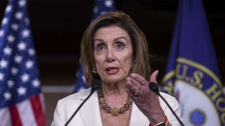 Nancy Pelosi acusou Donald Trump de "tentar corromper umas eleições para seu próprio benefício"