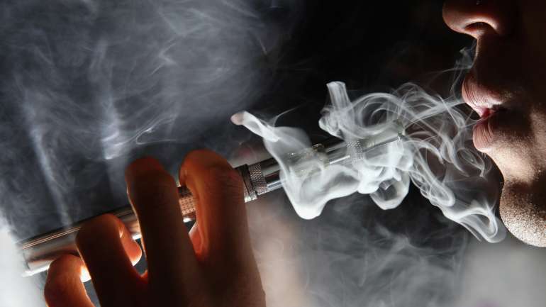 Segundo a DGS, "os cigarros eletrónicos, com ou sem nicotina, nunca devem ser usados"