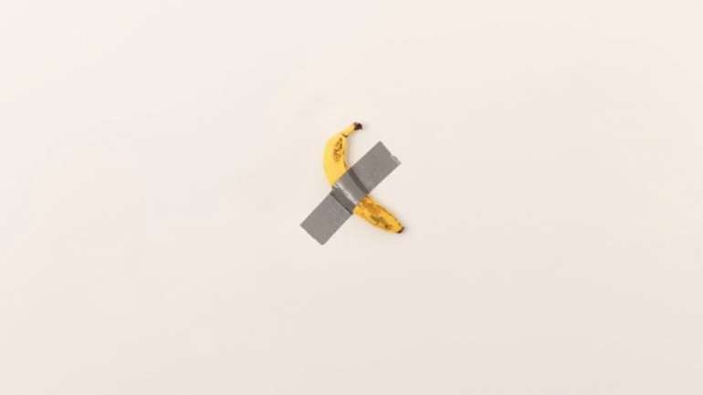 Maurizio Cattelan é conhecido por uma obra no valor de quase 5,5 milhões de euros: uma sanita de ouro de 18 quilates