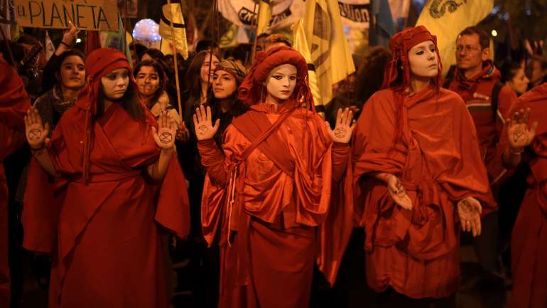 A marcha começou às 18h locais (17h em Portugal) com os manifestantes a partirem da zona da estação de Atocha