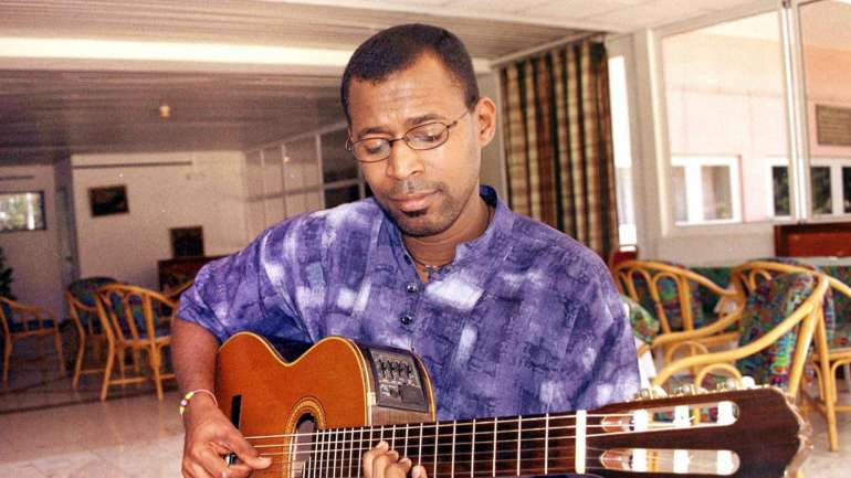 O violão é, por excelência, o instrumento da morna