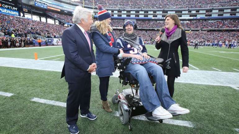 "Hoje, o céu recebeu o nosso anjo", lamentou a família de Pete Frates, que anunciou a sua morte