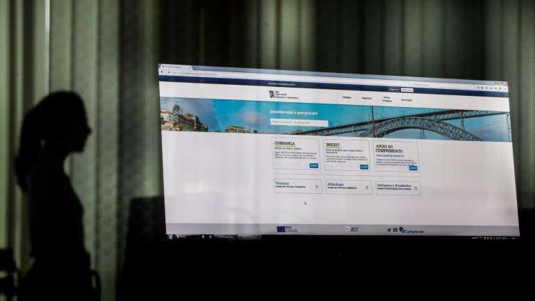Além das mensagens fraudulentas sobre a autenticação no portal, estão a circular outras semelhantes às que surgem com regularidade