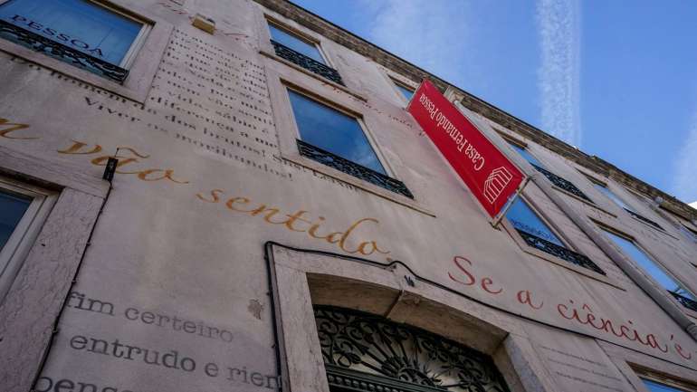 A Casa Fernando Pessoa, em Campo de Ourique, encontra-se neste momento fechada para obras. Deverá abrir em 2020