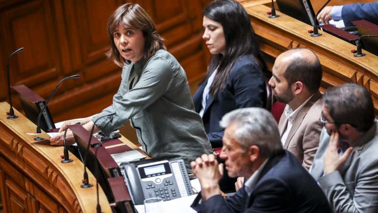 Catarina Martins apresentou um plano para o SNS no valor de 800 milhões de euros. PCP diz que já conhecia "há tempos" esta ideia do Governo