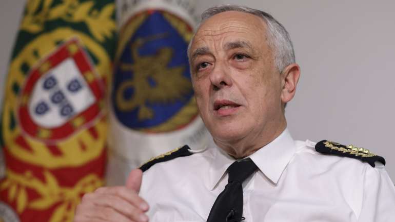 O responsável não quis comentar diretamente as afirmações do presidente da Associação dos Oficiais das Forças Armadas, mas afirmou que há vontade política para resolver o problema
