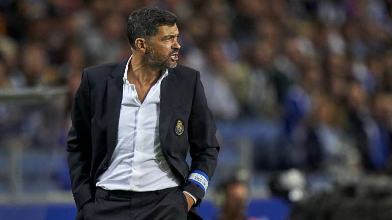 O treinador do FC Porto terá trocado palavras acesas com o técnico do Belenenses SAD