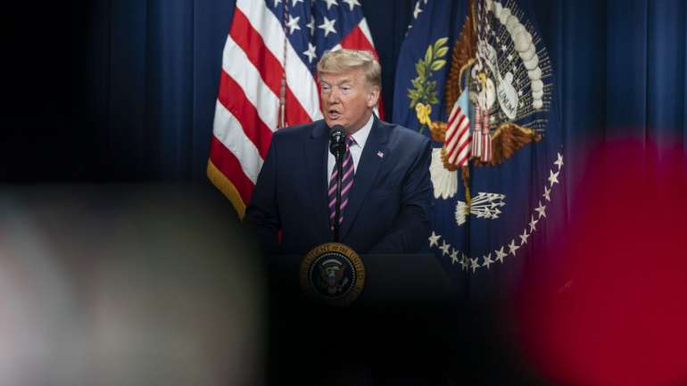 Os Democratas alegam que Trump procurou reter um pacote de ajuda financeira para a Ucrânia até que Zelenskiy anunciasse essa investigação