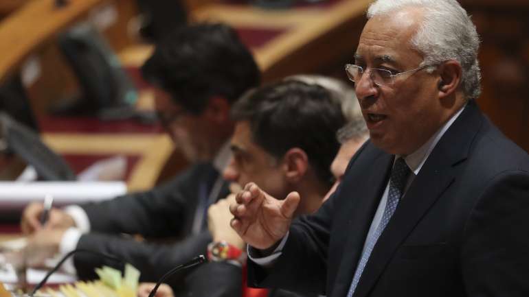 "Não vejo nenhuma razão para que as forças políticas que aprovaram os quatro últimos orçamentos que o Governo apresentou não aprovem este", afirmou António Costa