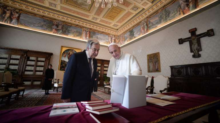 Na sua intervenção, António Guterres apresenta o Papa como "mensageiro da esperança e da humanidade, para reduzir o sofrimento humano e promover a dignidade humana"