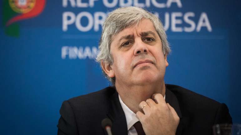 Ministro das Finanças apresentou a proposta e o relatório do OE há uma semana e regozijou-se com a "rapidez" na entrega. "É sinal da coesão do Governo", disse.