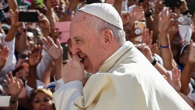 “O Natal recorda-nos que Deus continua a amar-nos, mesmo aos piores entre nós”, disse ainda o papa.