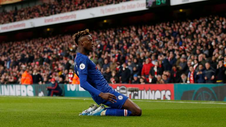 Tammy Abraham marcou o golo da reviravolta a três minutos do final e deu a vitória ao Chelsea no dérbi de Londres