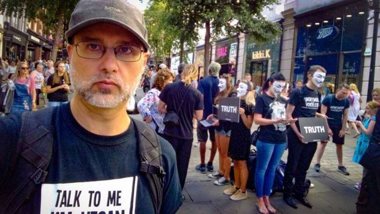 Jordi Casamitjana tem 55 anos, é ativista pela causa e segue um vida ditada pelo veganismo ético