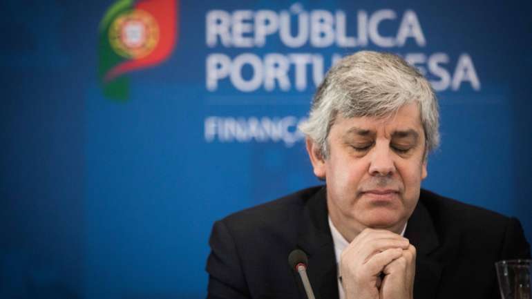 Mário Centeno já teve de pedir desculpas por um primeiro erro que corrigiu logo no dia seguinte à entrega do documento que se congratula por ter preparado num curto espaço de tempo.