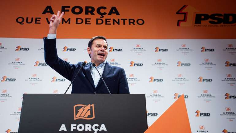 Luís Montenegro ouviu Matos Correia pedir aos militantes para resolverem diretas na primeira volta