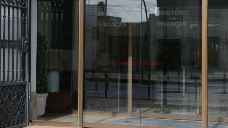 Face à última emissão comparável, de novembro de 2019, a taxa subiu de 0,333% para 0,499%