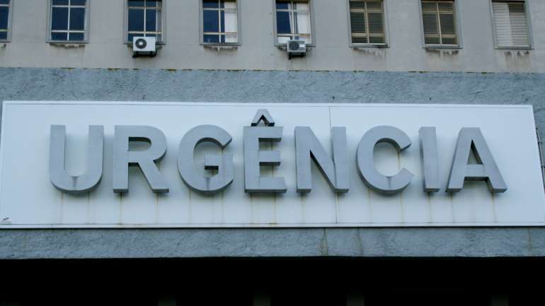 “Todos os doentes internados ou que tenham recorrido ao serviço de urgência, com necessidade de cuidados de higiene, fizeram-no, com recurso a água quente, nunca ficando essa situação comprometida”, garante administração
