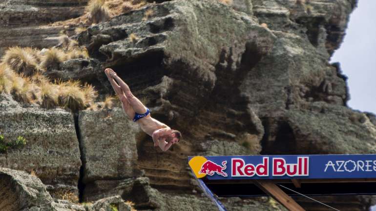 A estreia dos Açores no circuito do Red Bull Cliff Diving ocorreu em 2011, com a vitória do russo Artem Shilchenko