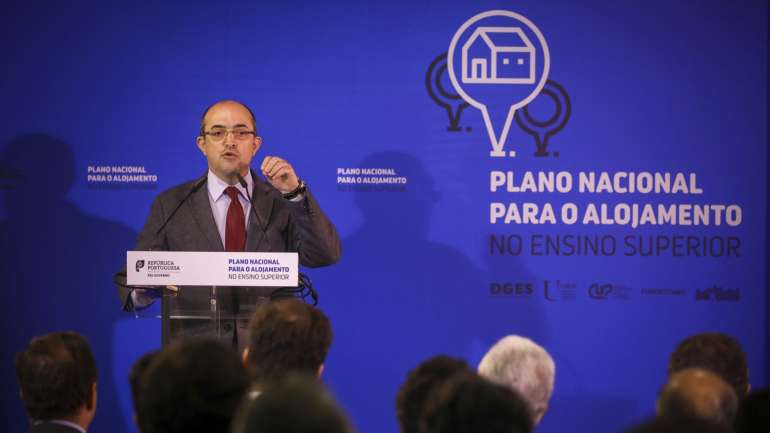 "Estamos já a pensar adequar melhor ainda o que é o complemento do alojamento", revelou Sobrinho Teixeira. Atualmente, o apoio ronda os 170 euros, independentemente da cidade