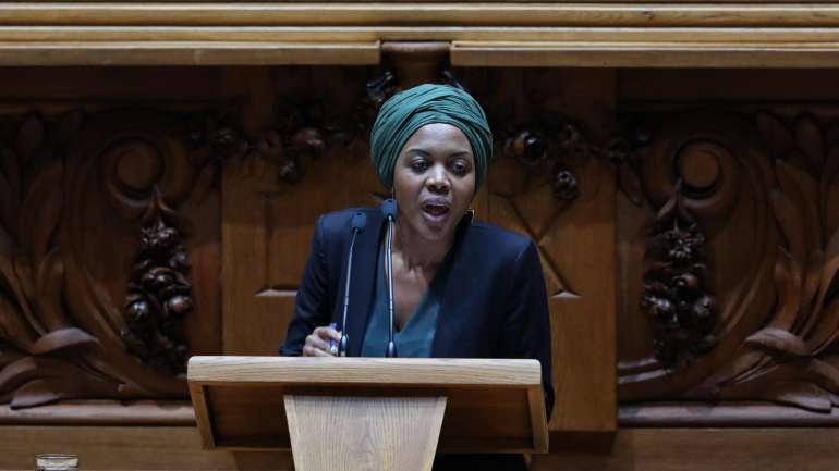 Assembleia do Livre aprovou uma resolução para tirar a confiança política à deputada única que será votada sábado, no Congresso.