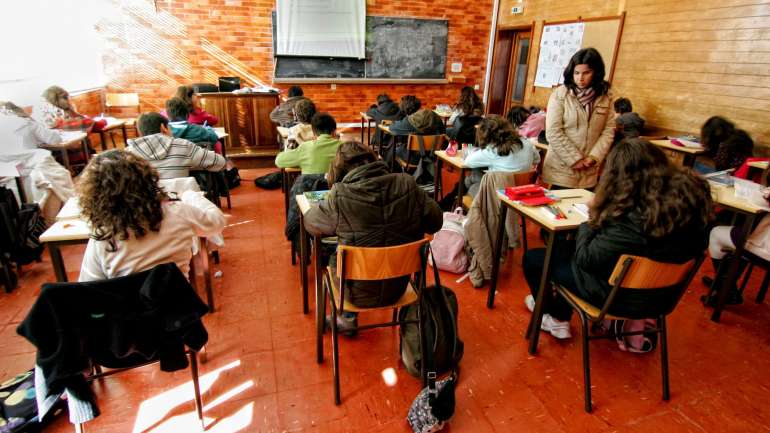 Numa nota explicativa publicada na quinta-feira na página do parlamento referente ao OE2020 no que diz respeito ao Ministério da Educação