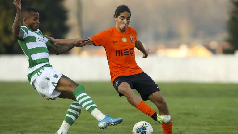 Fernando fez seis jogos pela equipa Sub-23 (sempre substituído) na Liga Revelação, tendo marcado um golo ao Portimonense
