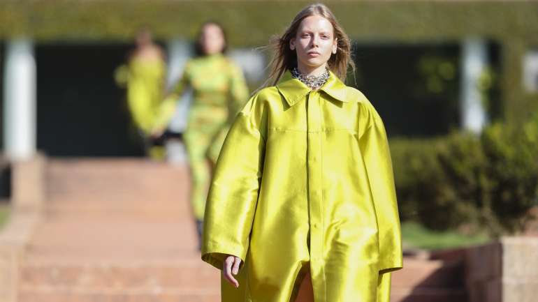 Marques'Almeida é formada por Marta Marques e Paulo Almeida e marcam presença na Semana da Moda de Londres desde 2010