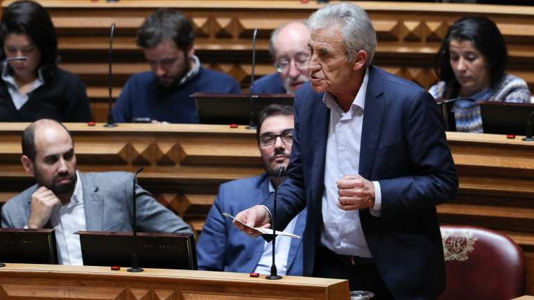 Em comunicado, PCP explica ter proposto o fim “do fator de sustentabilidade, instrumento que, quando aplicado penaliza/corta automaticamente 15,2% do valor das reformas, independentemente do regime ao abrigo do qual seja requerido o acesso à reforma”