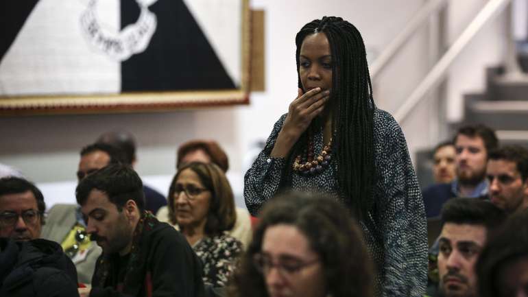 Processo sobre a retirada de confiança política a Joacine Katar Moreira continua na segunda-feira, já com a nova Assembleia eleita.