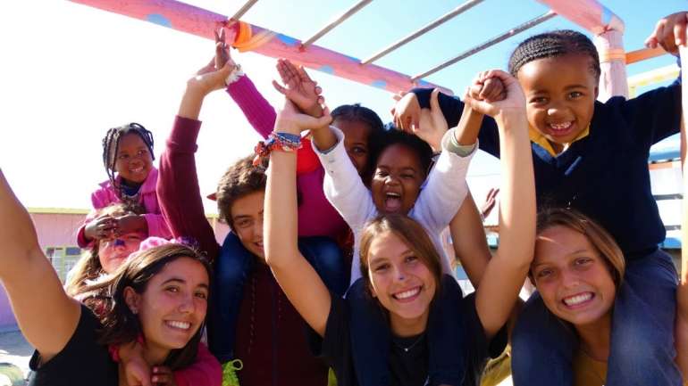 A Early Bird com a missão de proporcionar experiências educativas, inovadoras e impactantes através de diversas atividades para estimular nos jovens o desenvolvimento de soft skills