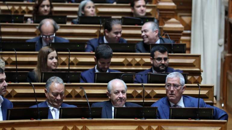 PSD desafia Governo a dizer quanto tem previsto para uma redução do IVA da luz modelada, como propôs em Bruxelas.