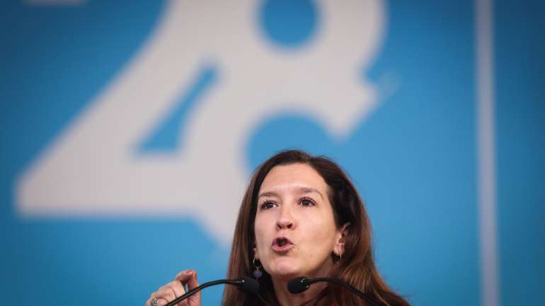 Cecília Meireles a discursar durante o 28º Congresso do CDS