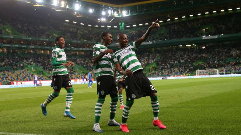 Borja festeja com Rafael Camacho o primeiro golo do Sporting, após assistência do regressado Jovane Cabral