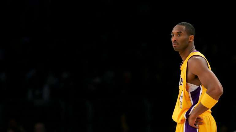 Kobe não foi sempre o rapaz sorridente na primeira fila a apoiar os Lakers com a filha ao lado. Foi, até, o jogador que todos os adeptos adoravam odiar
