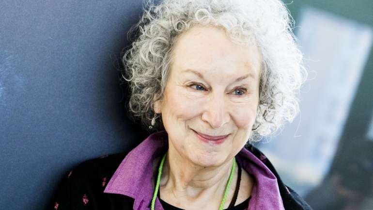 Margaret Atwood venceu em 2019 o Booker Prize com a sequela de "A História de Uma Serva"