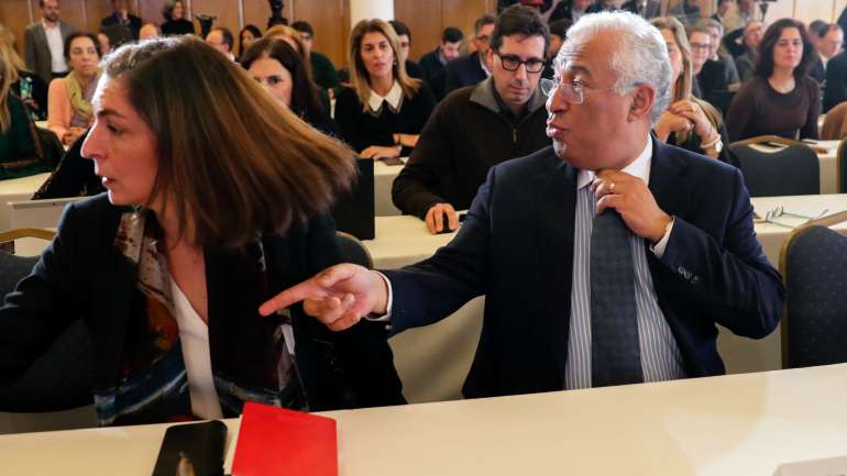 O primeiro-ministro valorizou a proposta de alteração do PS ao Orçamento que acaba com os vistos gold para investimento imobiliário em Lisboa e Porto