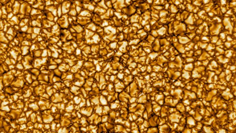 Superfície turbulenta do sol é coberta por plasma (gás ionizado formado a altas temperaturas),