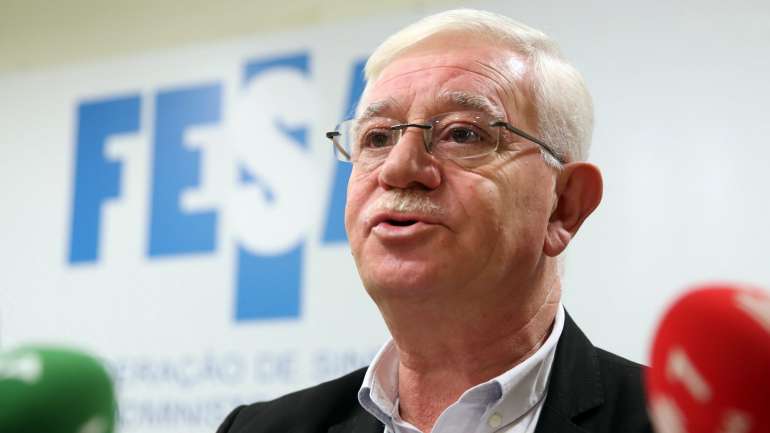 "É lamentável o que está a acontecer hoje no nosso país, cortando o direito à greve, procurando transformar os serviços mínimos em serviços máximos", afirmou o responsável da Fesap