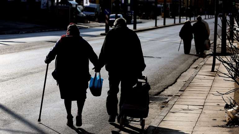 A idade normal de acesso à pensão de velhice varia em função da esperança média de vida aos 65 anos de idade