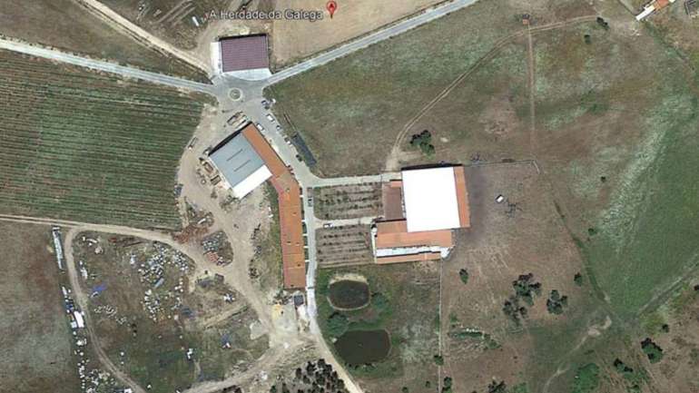 Três pessoas morreram depois de, ao início da tarde deste sábado, terem caído numa fossa na Herdade da Galega, na Chamusca