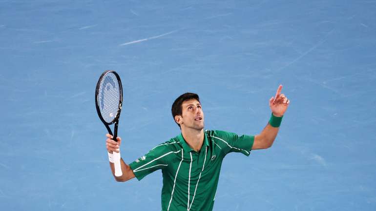 Novak Djokovic agradeceu aos deuses uma bola na tela que caiu no campo contrário e fez o 2-1 no quarto set: estava ali a viragem na final