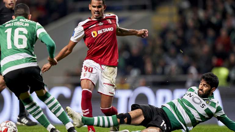 O central português foi titular face ao castigo de Mathieu