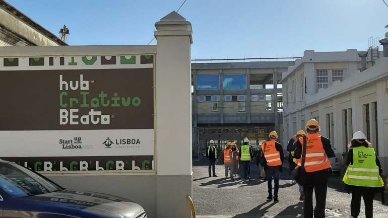 Uma das entradas do espaço que será o Hub Criativo do Beato, ainda em construção