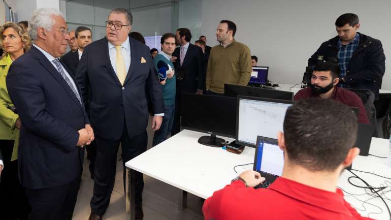 O programa +CO3SO  apoia a criação de postos de trabalho, enquanto o projeto Trabalhar no Interior se dirige às pessoas