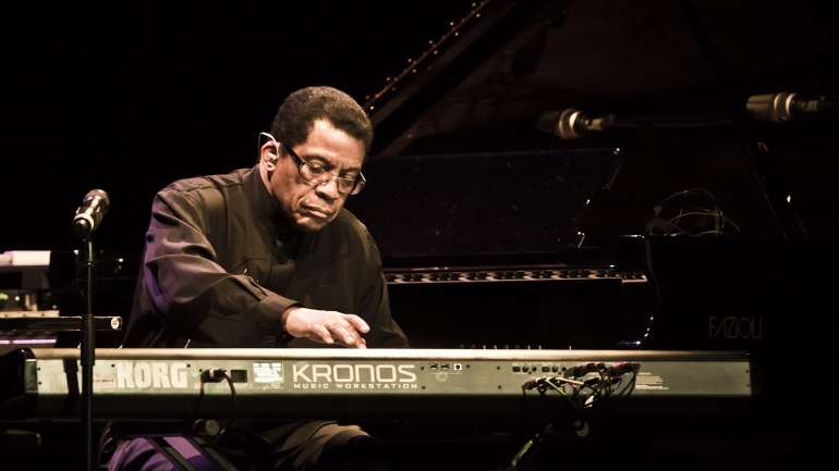 Herbie Hancock num concerto em Berlim ,em 2017