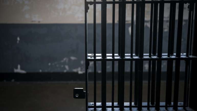 Em caso de urgência, os reclusos ficam dependentes da "avaliação" dos guardas prisionais e da única substância constante do kit de urgência, paracetamol