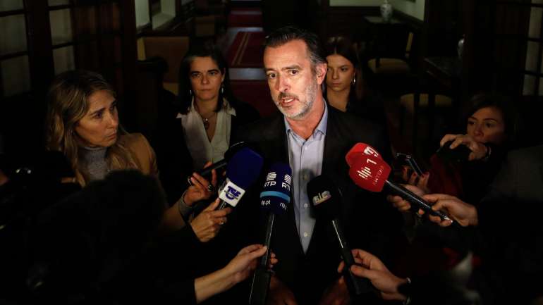 O deputado do Iniciativa Liberal assume que a antecipação do fim da própria vida não pode significar a "substituição da rede de cuidados paliativos"